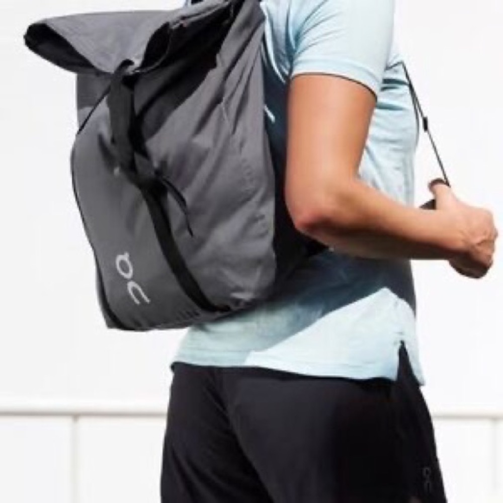 On Running Messenger Backpack Gray Reflective - image 1